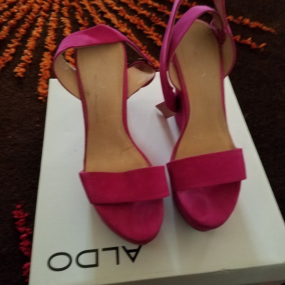 Shoes - Picture 7 of 8